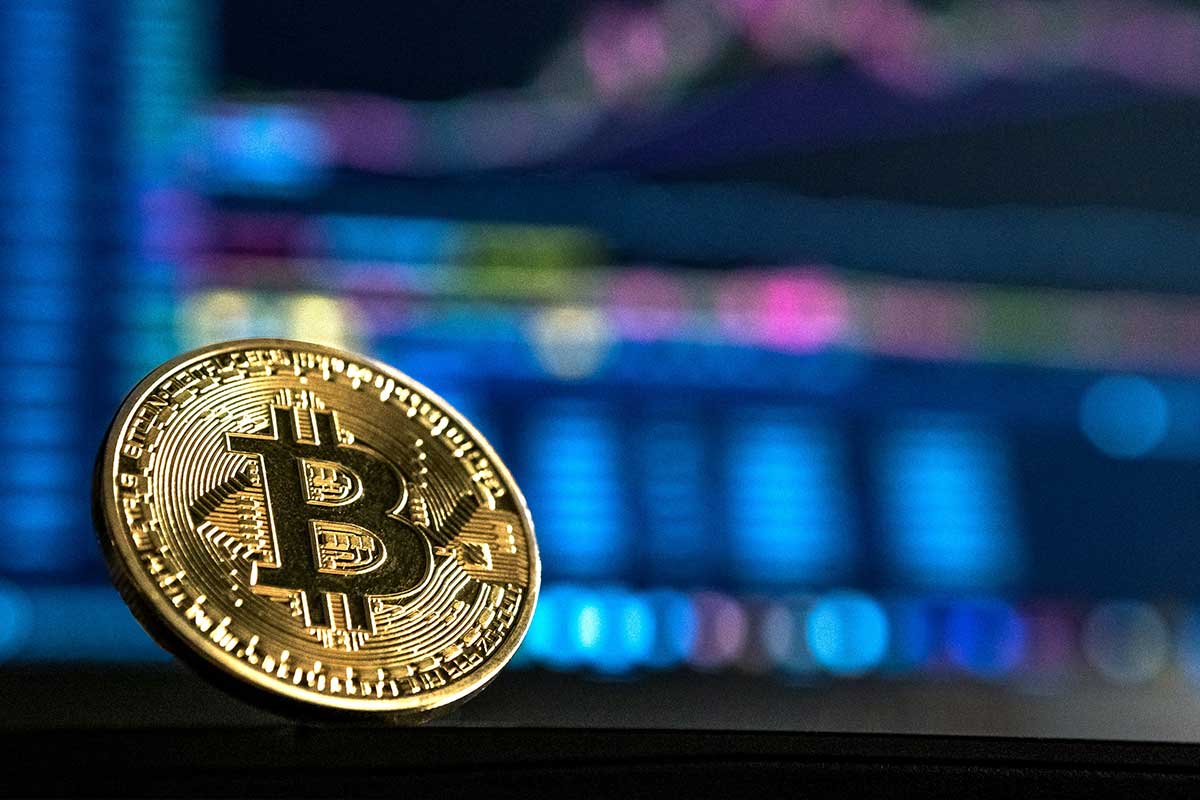 Diversifying Portfolios: How UCFX Markets Helps Clients Invest Wisely in Crypto Markets